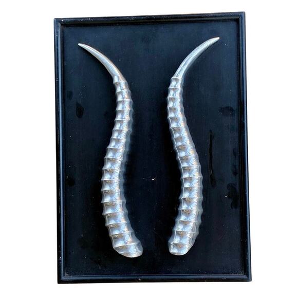 Modern Faux Horn Wall Sculpture – Black & Silver Mounted Plaque – 18x13 - Picture 1 of 4